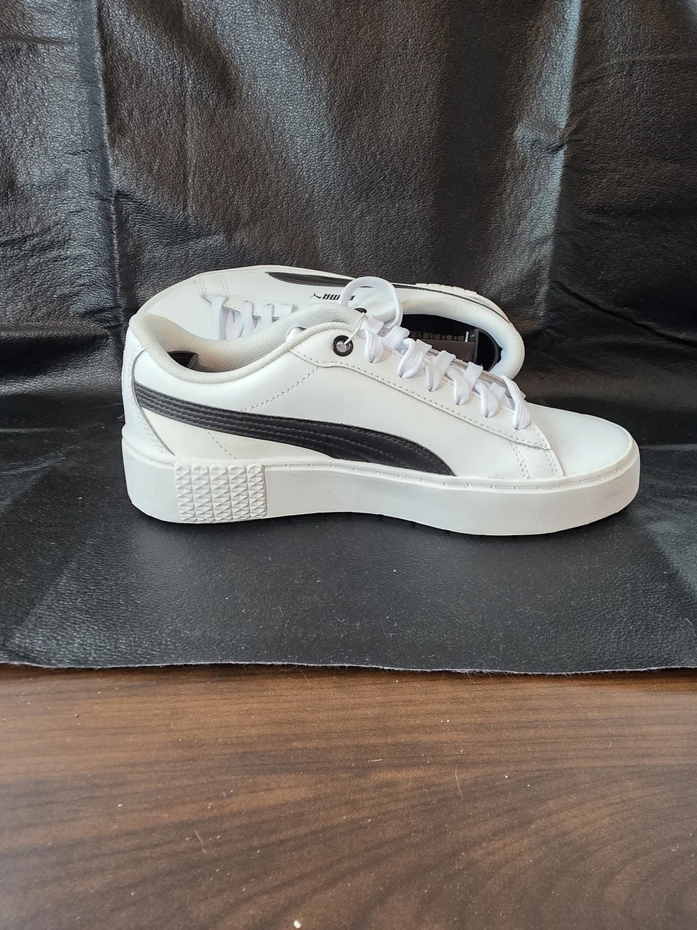 NWT PUMA White Leather Sneakers with Black Formstrip - Picture 8 of 10